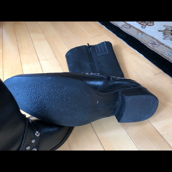 Naturalizer, Women’s 8, Black leather Rivalry Stud Moto Boots, EUC - Picture 11 of 16